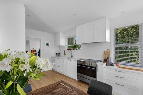 Photo of property in 121 Taikata Road, Te Atatu Peninsula, Auckland, 0610