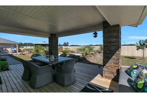 Photo of property in 19-21 Kauri Drive, Kumeu, 0810