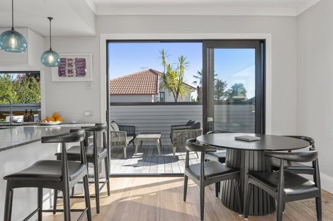Photo of property in 52 Wainui Avenue, Point Chevalier, Auckland, 1022