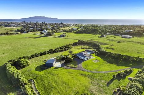 Photo of property in 47 Sandown Road, Te Horo Beach, Otaki, 5581