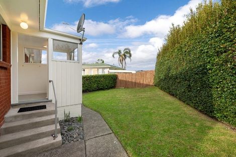 Photo of property in 2/110 Hillside Road, Glenfield, Auckland, 0627