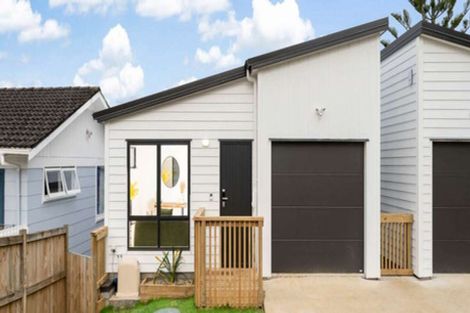 Photo of property in 10a Helleur Road, Massey, Auckland, 0614