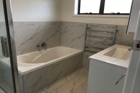 Photo of property in 1/5 Pullum Street, Birkenhead, Auckland, 0626