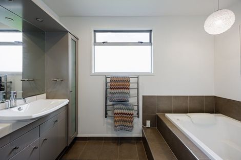 Photo of property in 48 Merlot Drive, Greenmeadows, Napier, 4112