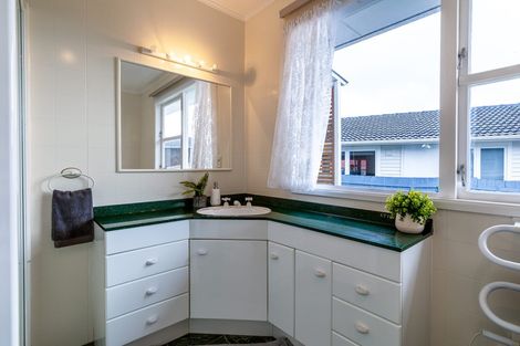 Photo of property in 35 Castleford Street, Green Bay, Auckland, 0604