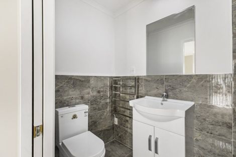 Photo of property in 30 Etherton Drive, Weymouth, Auckland, 2103