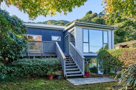 Photo of property in 3 Kaitawa Road, York Bay, Lower Hutt, 5013
