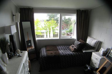 Photo of property in 1/135 Glenfield Road, Hillcrest, Auckland, 0626