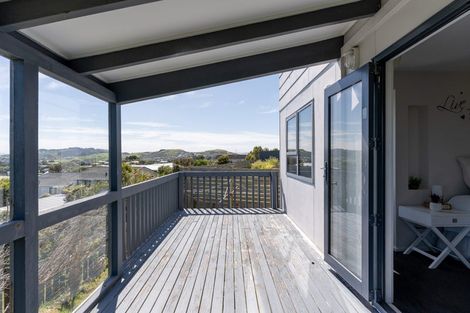 Photo of property in 14 Rice Crescent, Newlands, Wellington, 6037