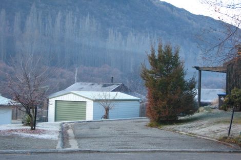 Photo of property in 20 Daveys Place, Arrowtown, 9302