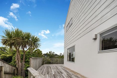 Photo of property in 32a Cheltenham Terrace, Newlands, Wellington, 6037