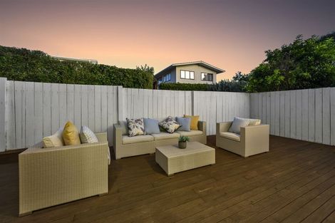 Photo of property in 209a Forrest Hill Road, Forrest Hill, Auckland, 0620