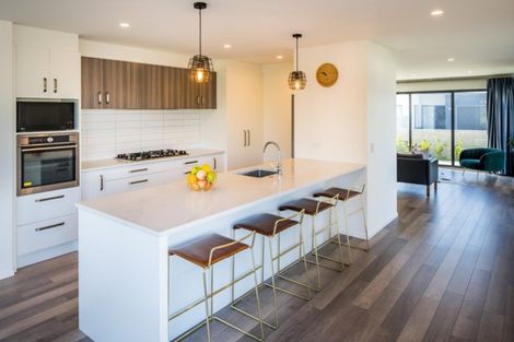 Photo of property in 22 Cromwell Point, Newlands, Wellington, 6037