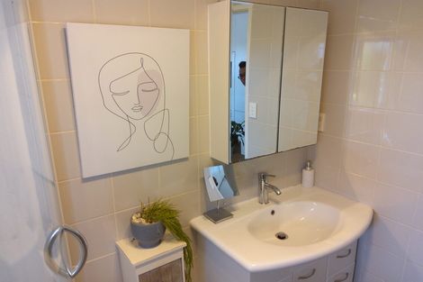 Photo of property in 13 Robin Lane, Browns Bay, Auckland, 0630