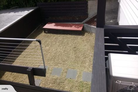 Photo of property in 5a Robert Street, Newlands, Wellington, 6037