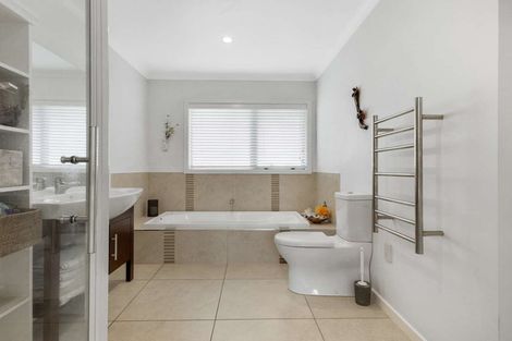 Photo of property in 10 Gregory Grove, Clive, 4102