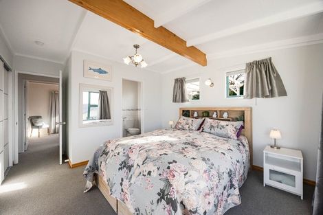 Photo of property in 16 Tamatea Drive, Snells Beach, 0920