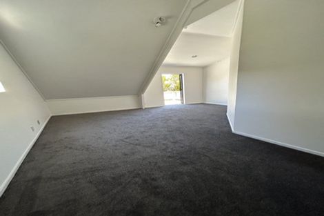 Photo of property in 58 Rauhuia Crescent, Parau, Auckland, 0604