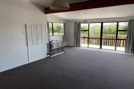 Photo of property in 13 Holiday Road, Stanmore Bay, Whangaparaoa, 0932