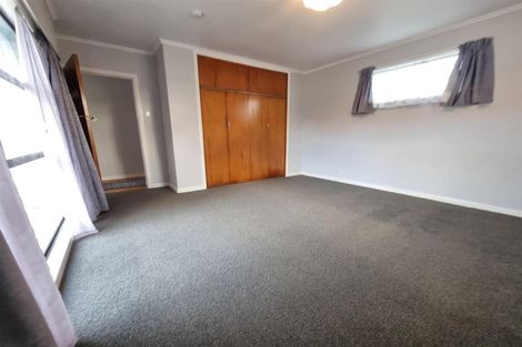 Photo of property in 4 Graham Avenue, Te Atatu Peninsula, Auckland, 0610