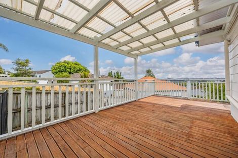 Photo of property in 13 Santiago Crescent, Unsworth Heights, Auckland, 0632