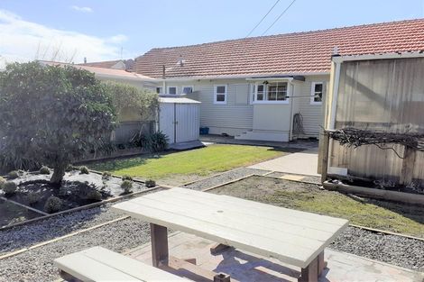 Photo of property in 14 Clinton Street, Fitzroy, New Plymouth, 4312