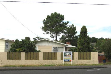 Photo of property in 118 Godley Road, Green Bay, Auckland, 0604