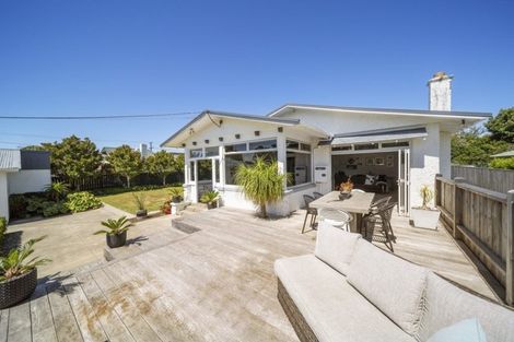 Photo of property in 5 Dorset Avenue, Westown, New Plymouth, 4310