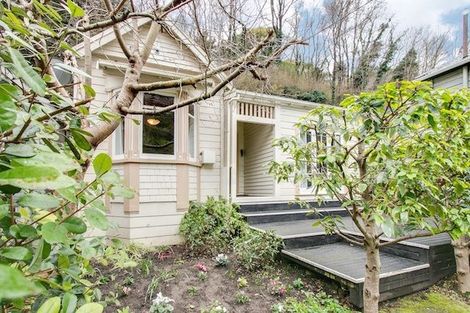 Photo of property in 103 Shakespeare Road, Bluff Hill, Napier, 4110