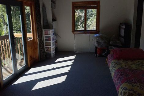 Photo of property in 9 Tawini Road, Titirangi, Auckland, 0604