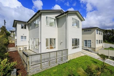 Photo of property in 519 East Coast Road, Murrays Bay, Auckland, 0630