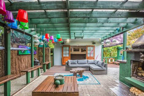 Photo of property in 8 Woodstock Terrace, Tawa, Wellington, 5028