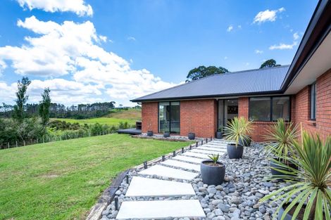 Photo of property in 225d Amreins Road, Taupaki, 0782