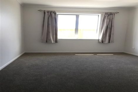 Photo of property in 92 Barbados Way, One Tree Point, 0118