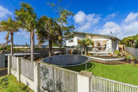 Photo of property in 3 Reynolds Place, Torbay, Auckland, 0630