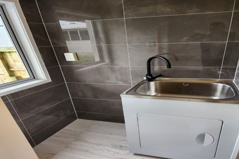 Photo of property in 623 Glenfield Road, Totara Vale, Auckland, 0629