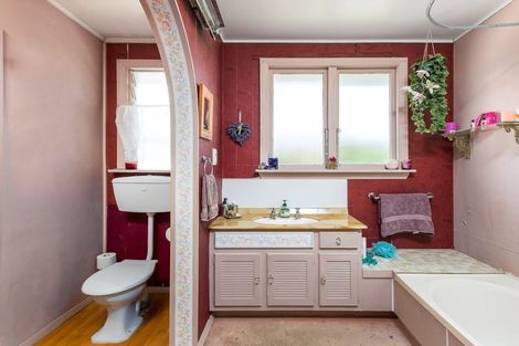 Photo of property in 16 Hughes Street, Waimate, 7924