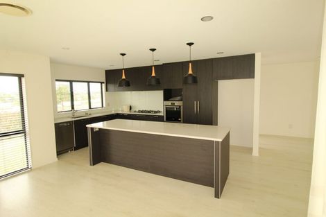 Photo of property in 19 Eastview Crescent, Stanmore Bay, Whangaparaoa, 0932