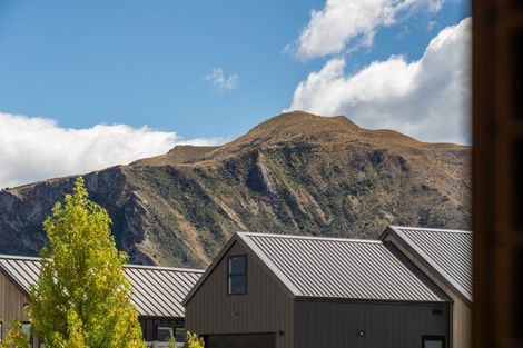 Photo of property in 2 Avalanche Place, Wanaka, 9305