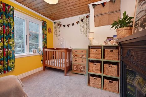 Photo of property in 20 Hawkhurst Road, Lyttelton, 8082