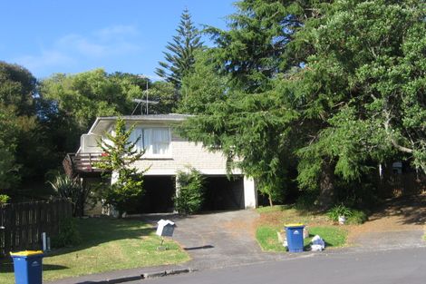 Photo of property in 2/12a Ondine Place, Glenfield, Auckland, 0629