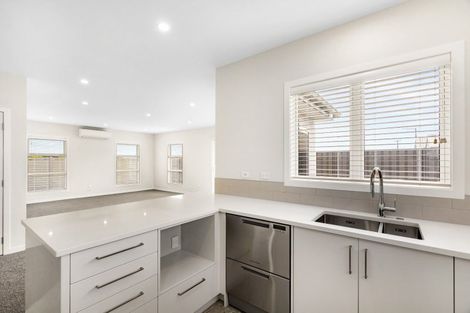 Photo of property in 102 Eriksen Road, Te Awa, Napier, 4110