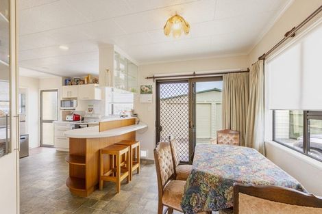 Photo of property in 9 Deakin Place, Clive, 4102