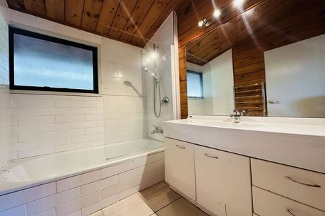 Photo of property in 11a Pendene Place, Forrest Hill, Auckland, 0620