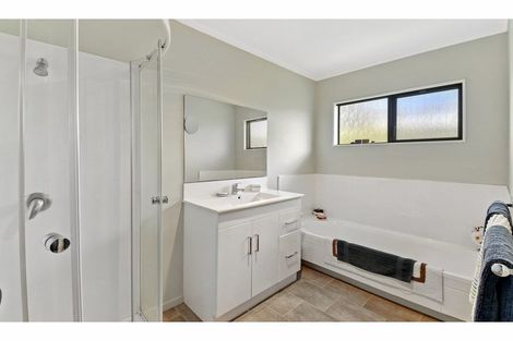 Photo of property in 2/8 Mcinnes Road, Weymouth, Auckland, 2103