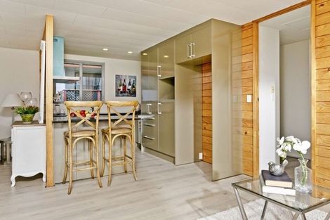 Photo of property in 9 Jumento Place, Unsworth Heights, Auckland, 0632