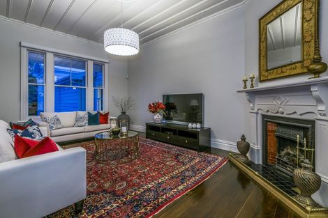 Photo of property in 28 Stanley Point Road, Stanley Point, Auckland, 0624