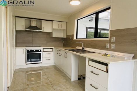Photo of property in 32 Kelman Road, Kelston, Auckland, 0602