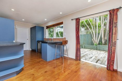 Photo of property in 1/5 Mchardy Place, Glenfield, Auckland, 0627