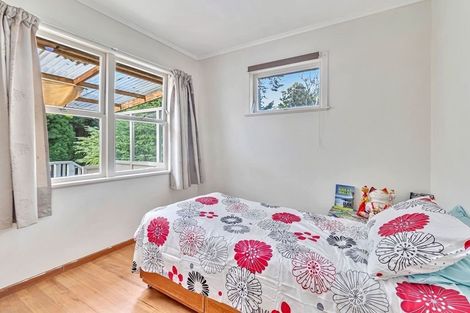 Photo of property in 49 Totaravale Drive, Totara Vale, Auckland, 0629